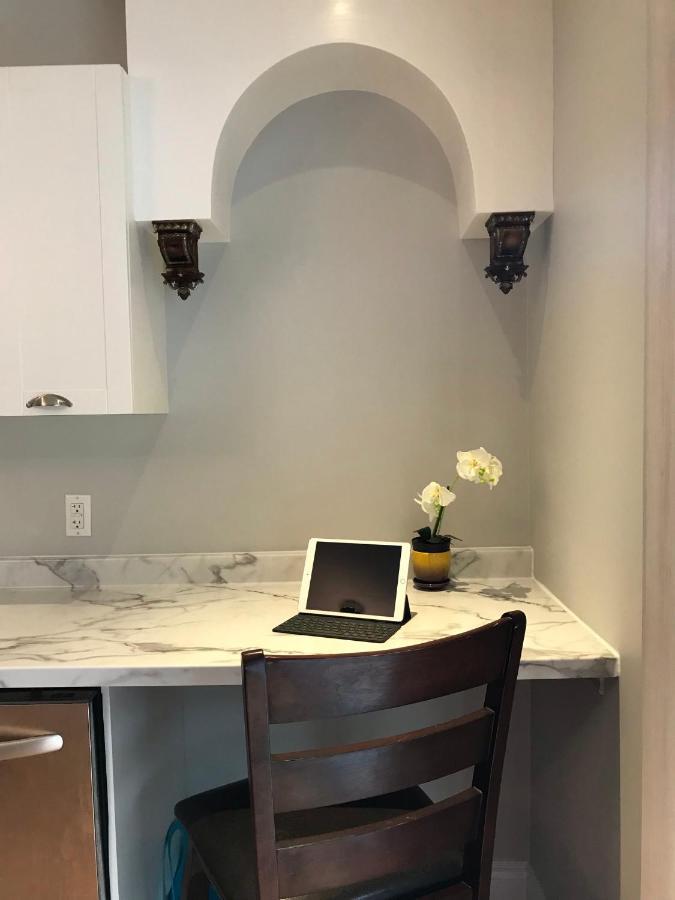 Ottawa Downtown Executive Apartment Retreat With Private Balcony Near Bank Street - Sleep Max 2 Exterior photo